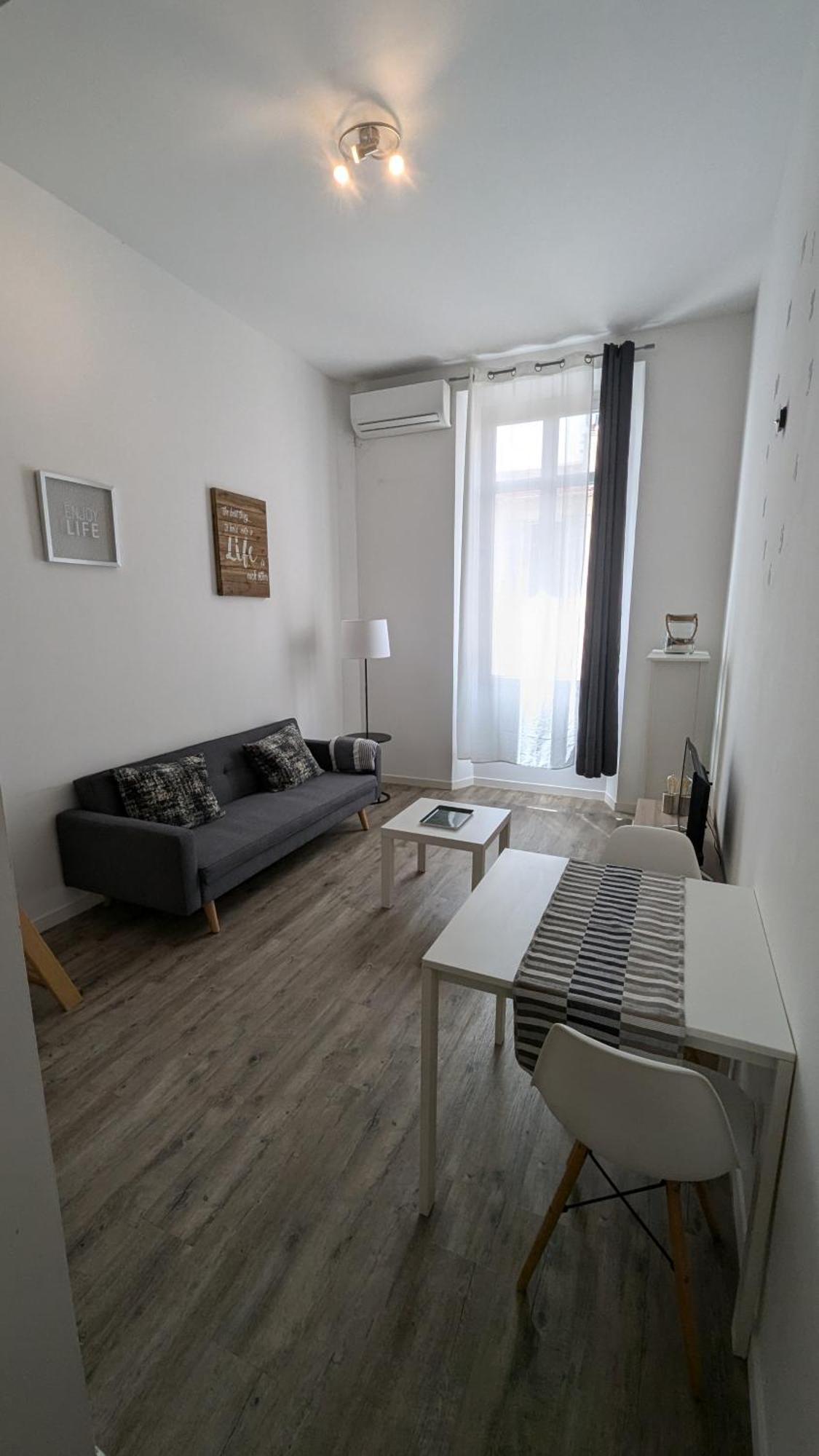 41 Leon Noel Apartment