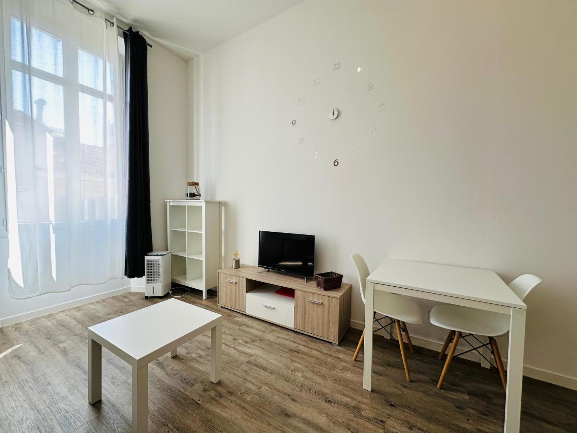 41 Leon Noel Apartment